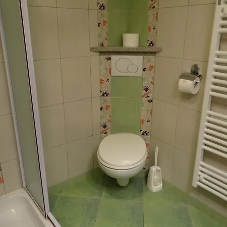 Daire Trebusak Laze v Tuhinju