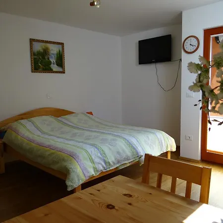 Trebusak Laze v Tuhinju