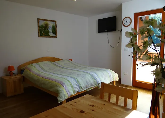 Trebusak Laze v Tuhinju